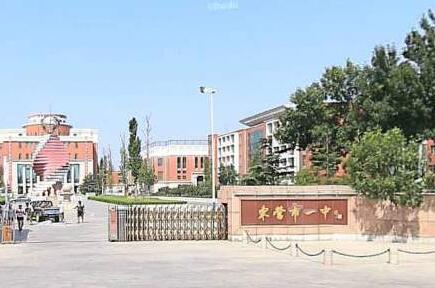 東營出安智能伸縮門成為東營市第一中學(xué)的“新寵”