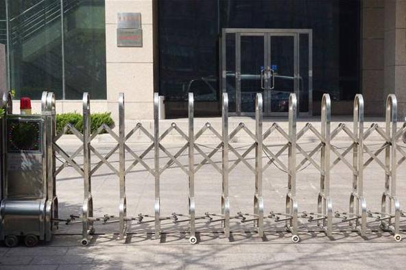 金華出安智能伸縮門點(diǎn)綴友誼家具