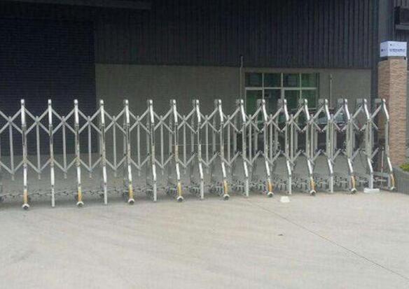 滄州出安智能伸縮門成為滄州大化集團有限責(zé)任公司的門柱