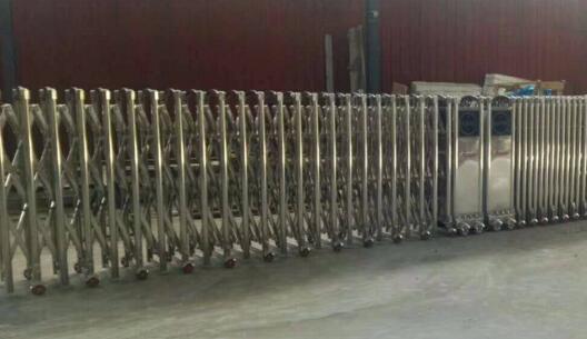 滄州出安智能電動(dòng)伸縮門(mén)點(diǎn)綴滄州金記食品有限公司