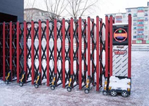 邯鄲出安智能為春華秋實大門口增添亮麗伸縮門