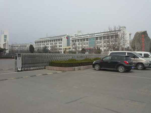 慶賀泰安出安智能伸縮門進駐泰山職業(yè)技術學院