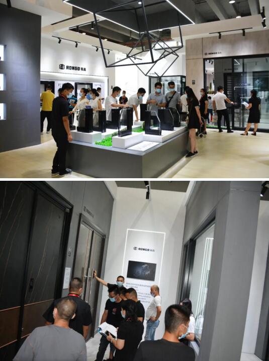 在榮高高端系統(tǒng)門(mén)窗鑒賞館觀展的人流絡(luò)繹不絕