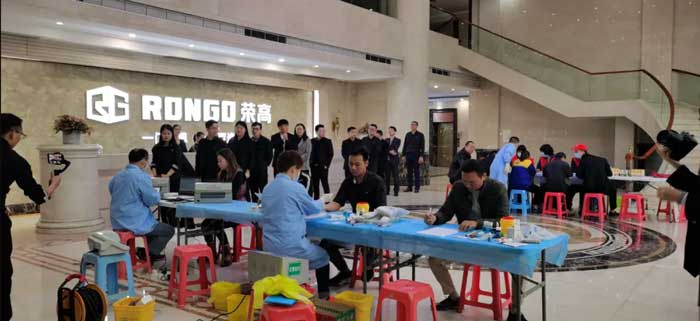 榮高門(mén)窗組織全體員工參加無(wú)償獻(xiàn)血獻(xiàn)愛(ài)心活動(dòng)