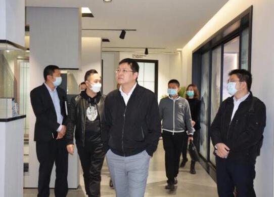 疫情期間，區(qū)、鎮(zhèn)政府領(lǐng)導(dǎo)蒞臨榮高門(mén)窗慰問(wèn)走訪，助力復(fù)工復(fù)產(chǎn)！