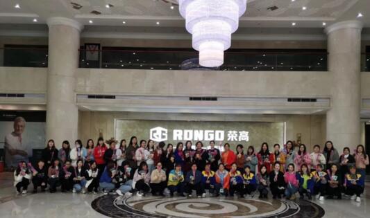 【女神節(jié)快樂】巾幗攬芳華，榮高門窗守護(hù)每一個獨(dú)特的你！