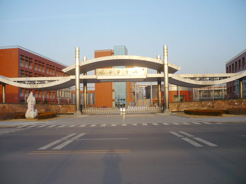 北京龍旺莊學(xué)校伸縮門工程案例 - 中出網(wǎng)-智能出入口與停車充電門戶