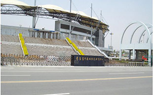 秦皇島奧林匹克體育中心伸縮門(mén)工程案例 - 中出網(wǎng)-智能出入口與停車充電門(mén)戶