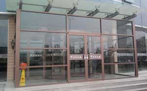 星華海岸城EM-CZ355型號(hào)肯德基門案例 - 中出網(wǎng)-智能出入口與停車充電門戶