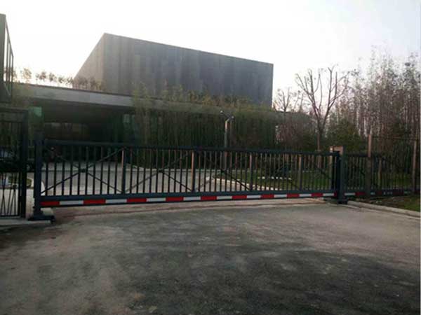 熱烈祝賀衡陽(yáng)出安智能懸浮平移門(mén)進(jìn)駐衡陽(yáng)奧星游泳館