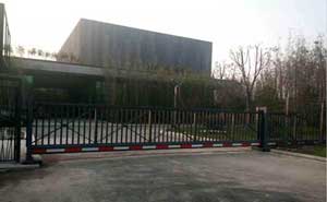 衡陽奧星游泳館懸浮平移門案例