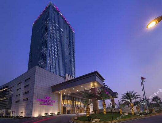 菏澤出安智能別道閘成菏澤五洲國(guó)際假日大酒店大門口一顆璀璨明珠 