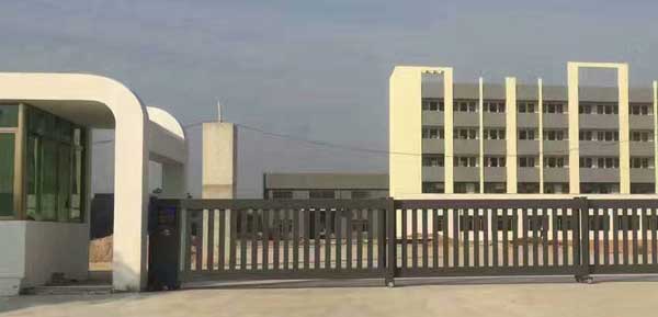 江門出安智能電動(dòng)平移門成江門谷瑞澳食品有限公司大門口一道美景