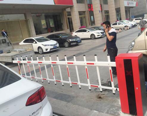 許昌怡通集團(tuán)欄柵道閘案例 - 中出網(wǎng)-智能出入口與停車充電門戶