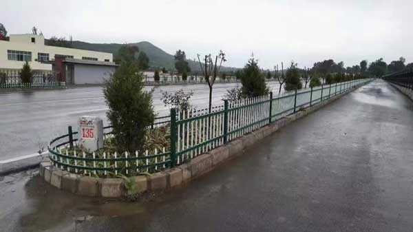 宿遷揚子江路護欄案例 - 中出網(wǎng)-智能出入口與停車充電門戶