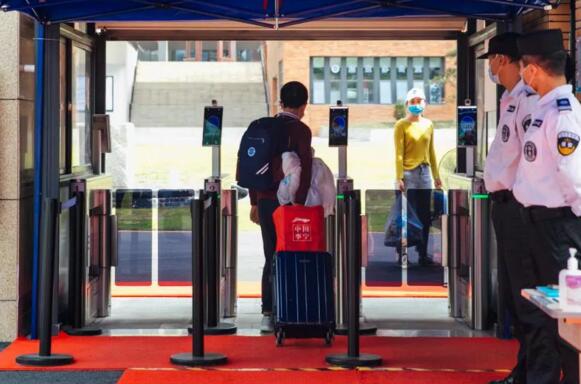 捷順防疫“黑科技”亮相大亞灣外國語學(xué)校