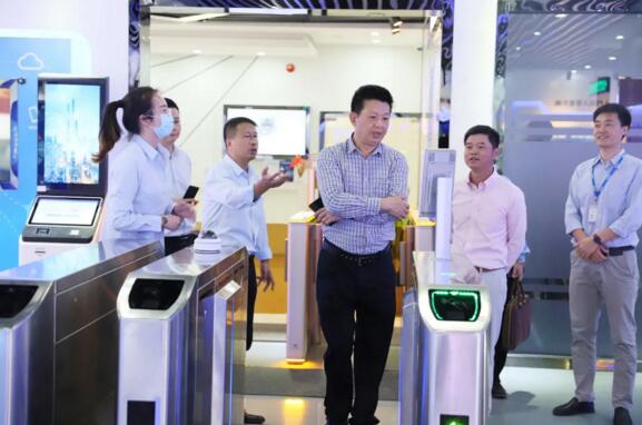 調(diào)研組一行參觀了捷順科技產(chǎn)品體驗(yàn)館