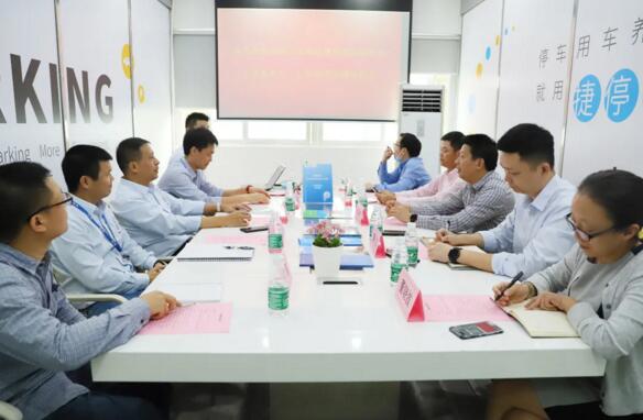 展開(kāi)深入交流討論