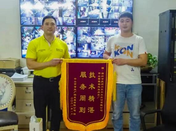 中山 張廣（右）