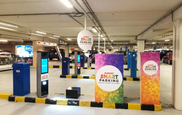 Sunway Pyramid使用意大利某品牌紙票版停車場管理系統(tǒng)32進(jìn)，32出，外加50多臺自助繳費機