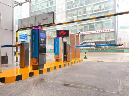 捷停車·云托管落地方正國際大廈，創(chuàng)新車場智慧管理