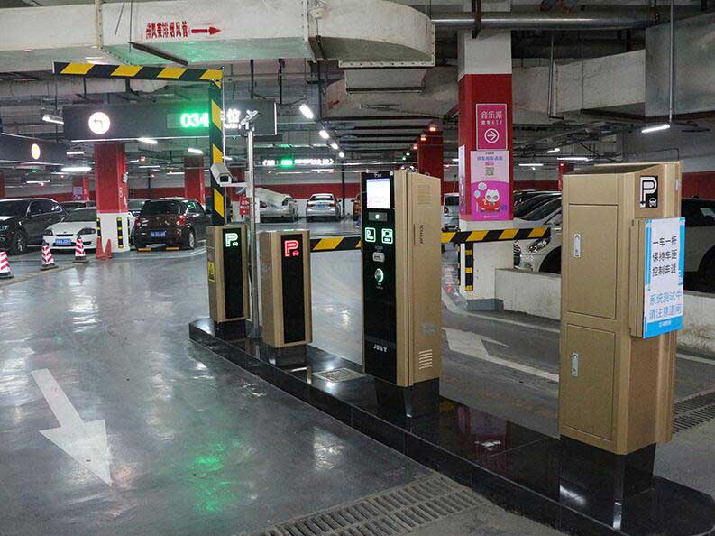 成都銀泰城停車場系統(tǒng)案例 - 中出網(wǎng)-智能出入口與停車充電門戶