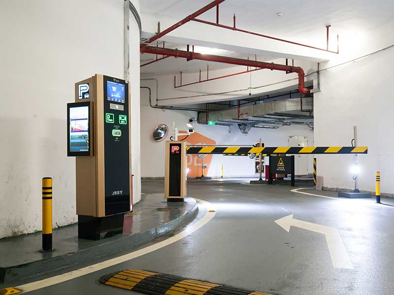 深圳華強(qiáng)北九方購(gòu)物中心停車(chē)場(chǎng)系統(tǒng)案例 - 中出網(wǎng)-智能出入口與停車(chē)充電門(mén)戶(hù)