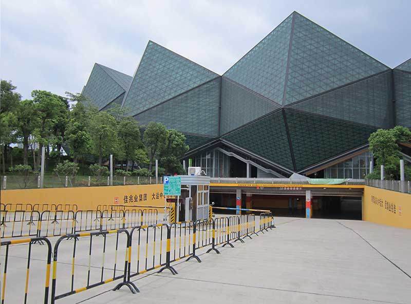 龍崗大運(yùn)體育館停車場系統(tǒng)案例 - 中出網(wǎng)-智能出入口與停車充電門戶