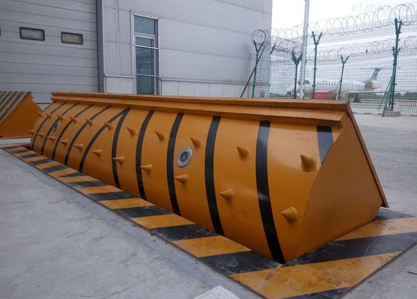 路障機 - 中出網(wǎng)-智能出入口與停車充電門戶