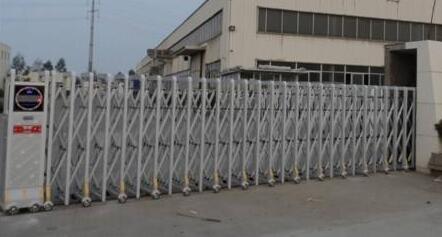 湖州出安智能電動伸縮門安裝在浙江省湖州藝術與設計學校大門口