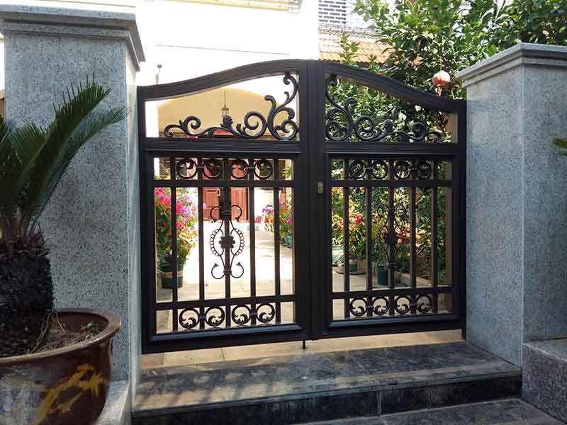 帶湖花城庭院大門案例 - 中出網(wǎng)-智能出入口與停車充電門戶