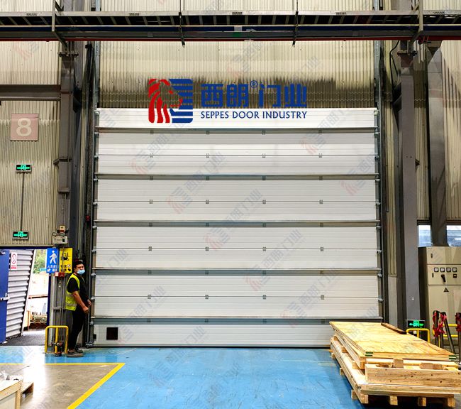 鎮(zhèn)江電動分節(jié)式保溫滑升門