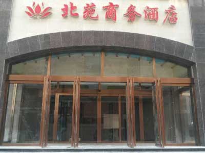 新鄉(xiāng)獲嘉北苑商務酒店自動門案例 - 中出網-智能出入口與停車充電門戶