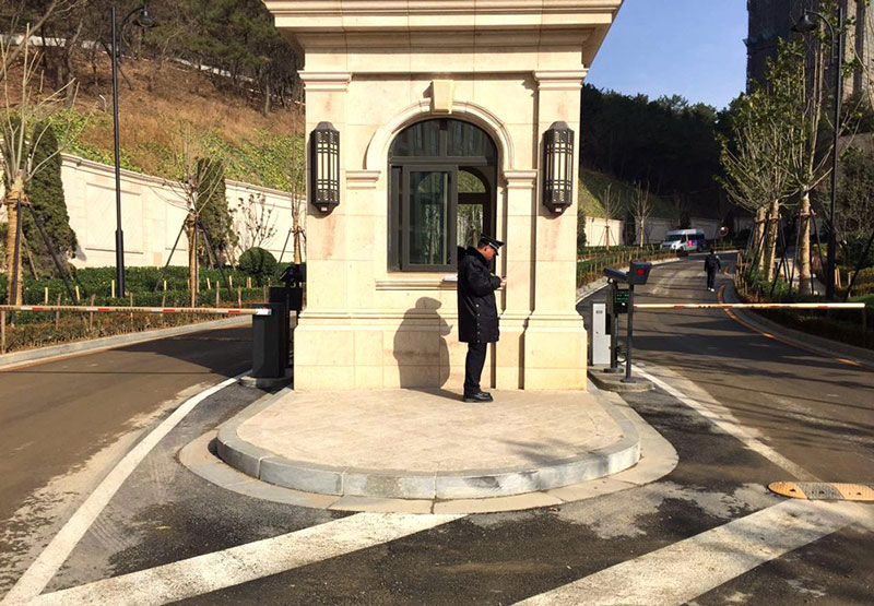 綠城桃園里（停車場純車牌識別系統(tǒng)）工程案例 - 中出網(wǎng)-智能出入口與停車充電門戶