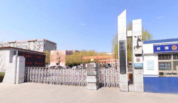 邢臺現(xiàn)代職業(yè)學(xué)校安裝邢臺出安智能伸縮門正式投入使用