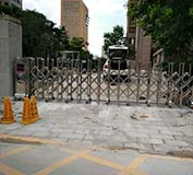 龍巖出安伸縮門進駐龍巖萬寶物業(yè)