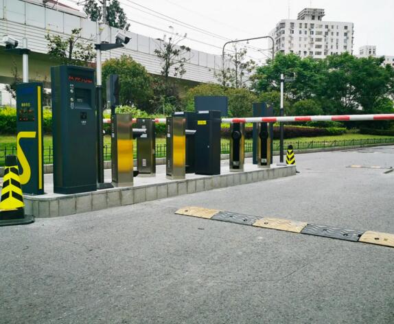 科拓?zé)o人收費(fèi)停車場(chǎng)