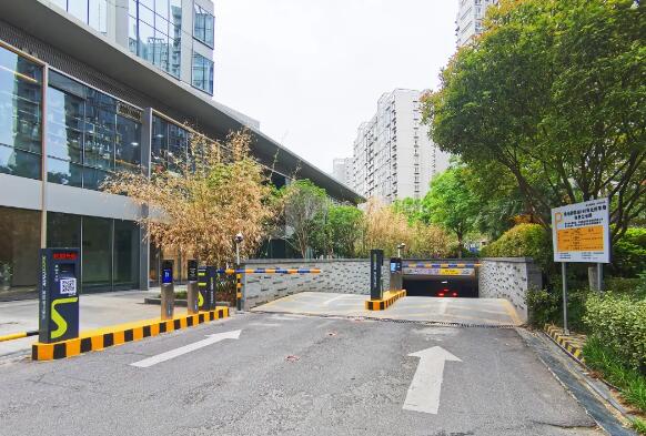 科拓·速泊持續(xù)發(fā)力！鄭州綠地新都會(huì)·新田360廣場(chǎng)停車(chē)場(chǎng)無(wú)人收費(fèi)管理再升級(jí)