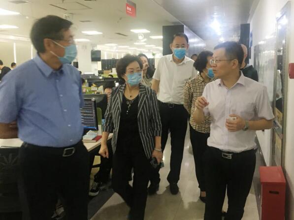 長春市政協(xié)領(lǐng)導(dǎo)與廈門市政協(xié)領(lǐng)導(dǎo)蒞臨科拓參觀考察 對科拓推動智慧停車產(chǎn)業(yè)發(fā)展予以充分肯定