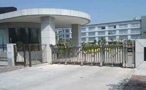 云南曲靖交通集團有限公司電動伸縮門案例