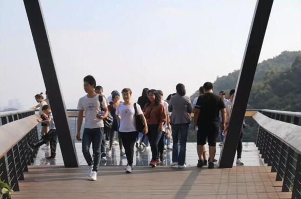 四支隊(duì)伍步行2公里到達(dá)羊臺(tái)山森林公園