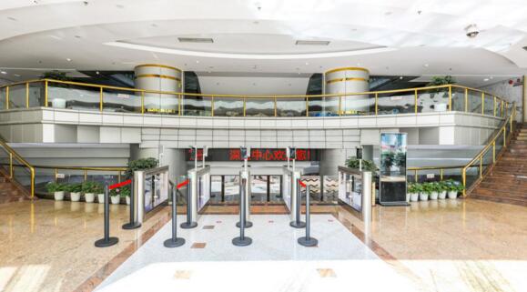 道爾人臉測(cè)溫?cái)[閘嚴(yán)守深業(yè)中心大廈