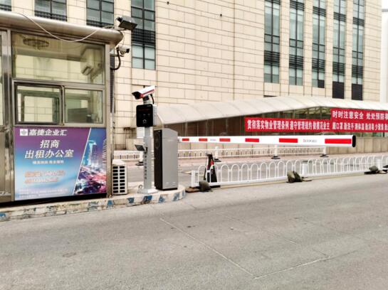 道爾智控停車設備簡三一體機四進兩出系統(tǒng)入駐北京嘉捷科技園