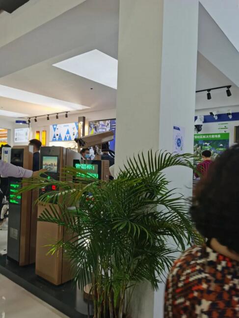 道爾智控與堅(jiān)朗為現(xiàn)場觀眾展示的無人值守出入口系統(tǒng)