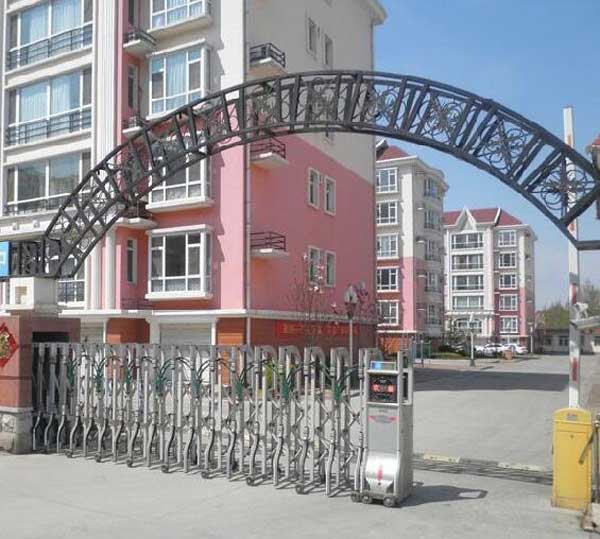 德陽旌城一品伸縮門案例 - 中出網(wǎng)-智能出入口與停車充電門戶