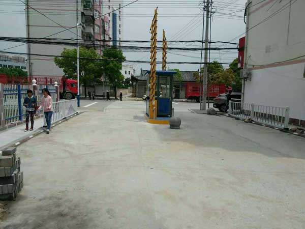 慶賀黃岡出安智能柵欄道閘進黃岡英山富和花園?錦繡天城