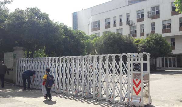 喜迎宜賓出安智能電動伸縮門進(jìn)駐宜賓東辰國際學(xué)校