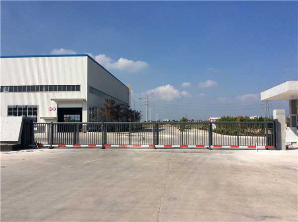 慶賀玉林出安智能分段平移門進駐玉林配司汽車配件有限公司