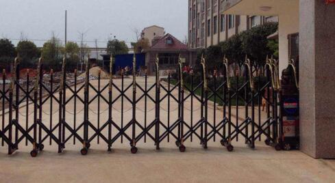 張家口超碩地坪工程有限公司選用張家口出安智能電動伸縮門