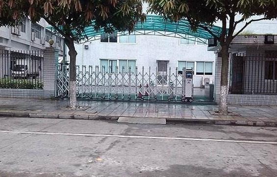 承德凱華自動化設(shè)備有限公司大門口的伸縮門由承德出安智能提供